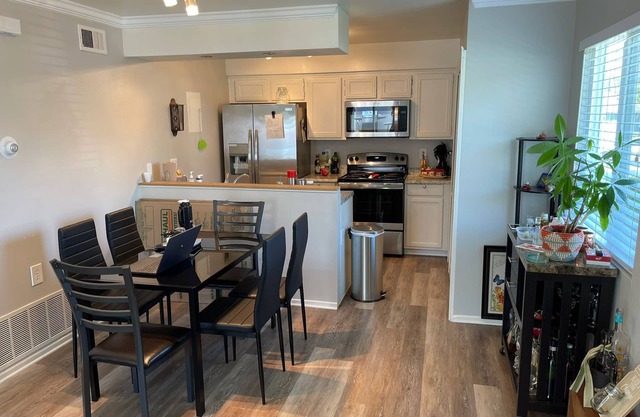 Family-Friendly 2BR Condo, Near Six Flags & Hiking Trails w/ Shared Pool
