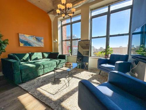 Family Friendly 2BR South Loop Suite with Optional Parking and Gym Access Sleeps up to 8 Near McCormick Place and Soldier Field