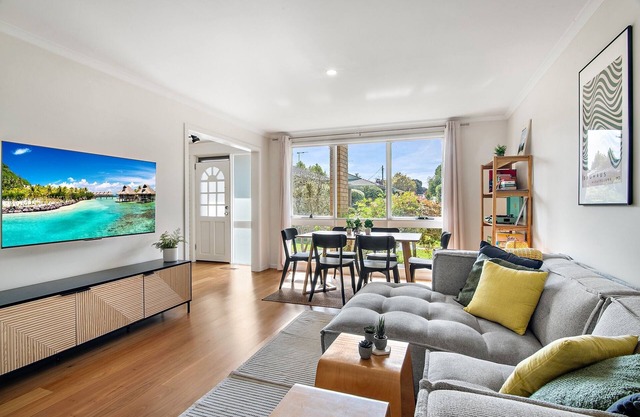 Family Friendly 3-Bed with Courtyard & Parking