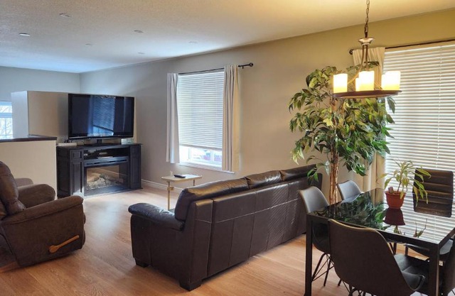 Family Friendly 3 Bedroom Unit - Close to Downtown Kingston!