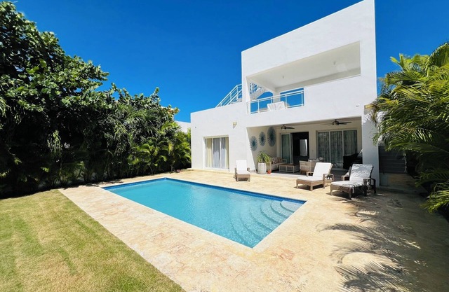 Family-Friendly 3-Bedroom Villa in Sosua Ocean Village – Oceanside Paradise