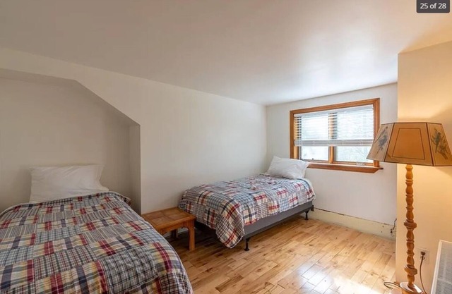 Family-friendly 3-bedroom house with lake views