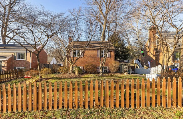 Family-friendly 3BR house; free parking & walk to Metro