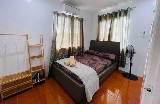 Modern Cozy Vacation house 3BR Near Tagaytay & Nuvali