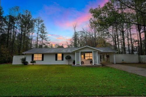 Family-Friendly 3BR Oasis in Powder Springs home