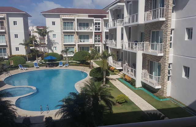Family-friendly 3BD central Sosua condo wih large pool, WIFI, BBQ, A/C, Cable TV