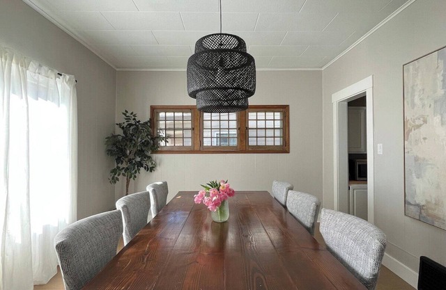 Relax and Explore: 3BR Bungalow near Manito Park