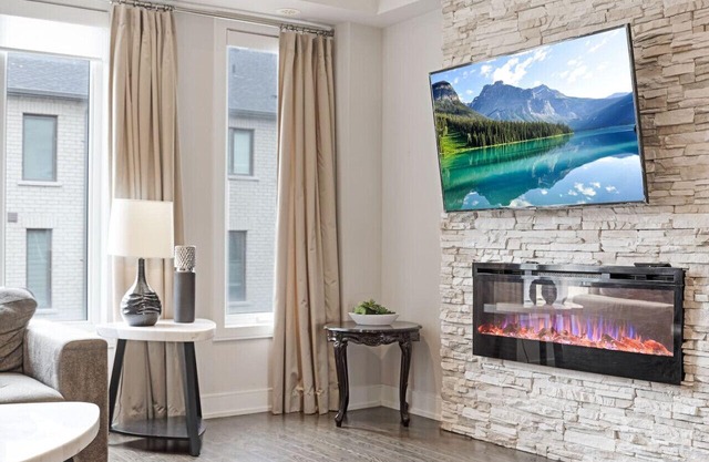 Family-Friendly 3BR Mississauga Home w/ Parking