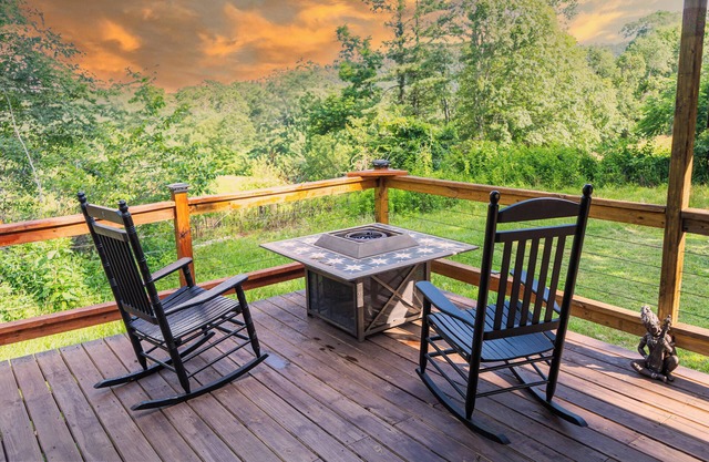 Remodeled Humpback Mountain 3-bedroom Cabin near Linville Falls