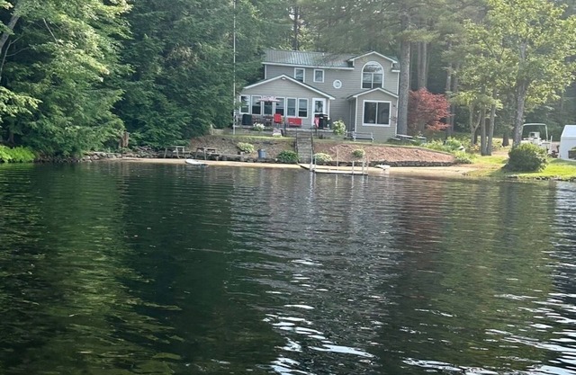 Family Friendly 4 Bedroom 3 Bathroom House on Water with Dock and Game Room