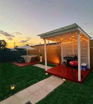 Family Friendly 4Bedroom, 3Bathroom, Hot Tub, BBQ, near Everglades, Miami MetroZoo