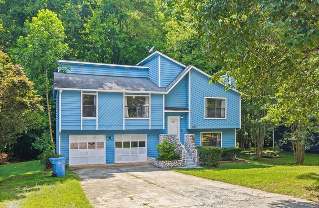 Family-Friendly 4BR Home in Mint Hill – Safe, Spacious & Serene!