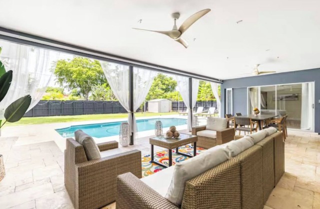 "Oasis 4-Dorm, 3-Baño: Piscina Cerca de Miami"