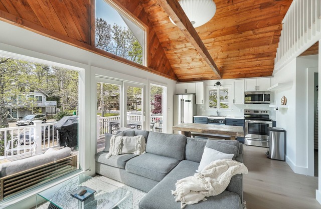 Family Friendly 5 Bedroom, Walk to Town, Beach & Ferry