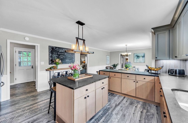 Casa completamente renovada cerca del mercado de muebles, Greensboro Aquatic Center y Wyndham