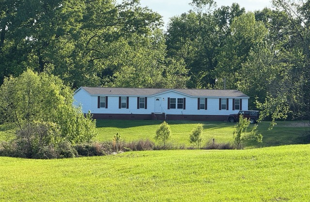 Family friendly and peaceful 4-bedroom home in SE Hinds County with stocked pond