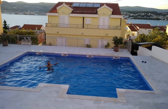 Family-friendly apartments by the sea Okrug Gornji Trogir Split