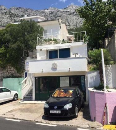 Family-friendly apartments with swimming pool Brela, Makarska - 22910