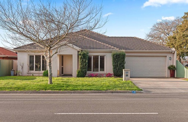 Family Friendly at Lake Gardens, Sleeps 8