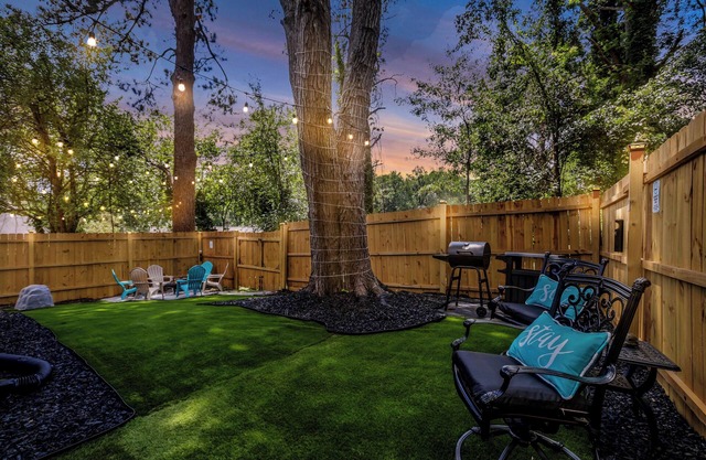 Family-Friendly Retreat & Perfect for Small Gatherings Near Airport, EV Charger