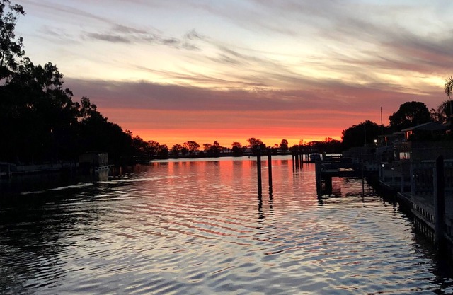 Family friendly, double storey on the water!