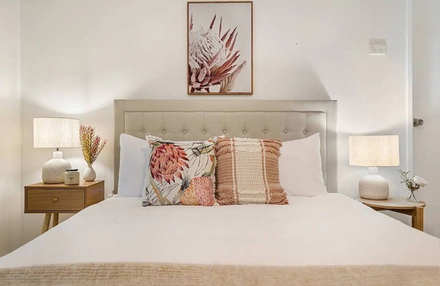 Family Friendly Beach House: Short stroll to beach
