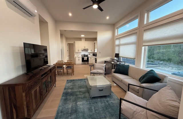 Family Friendly Black Mountain Retreat - 40 mins to Big White