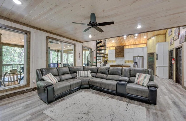 Family-Friendly Broken Bow Home with Deck and Grill!