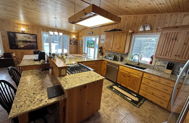 Family-Friendly Cottage with all the Amenities You Need!