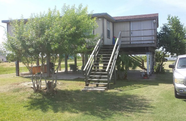 Familia Cabin friendly Bueno para la observación de pájaros cerca de Crystal Beach & Galveston!