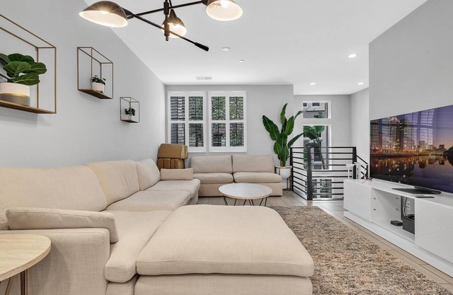 Family-Friendly Condo Central SD Gym A/C Pool Spa