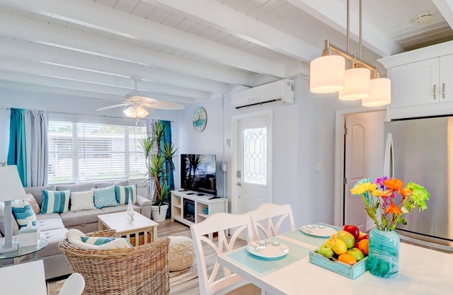 FAMILY FRIENDLY & COUPLES GETAWAY!!! 2Bed 2Bath Sleeps Up to 6 Guests