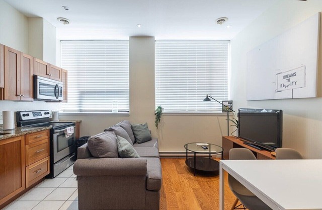 Family Friendly Downtown Loft with AC