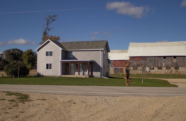 Family friendly farmhouse near Cascade with AC- Enjoy a peaceful retreat!