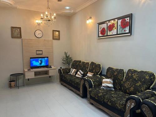 Family-friendly flower homestay