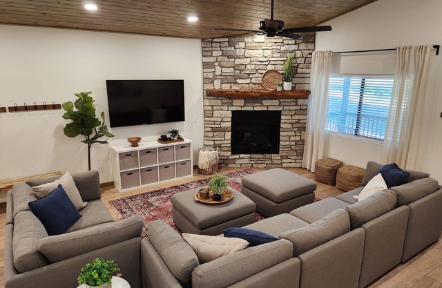 Family Friendly, Foosball, Sleeps 16, Fire Pit