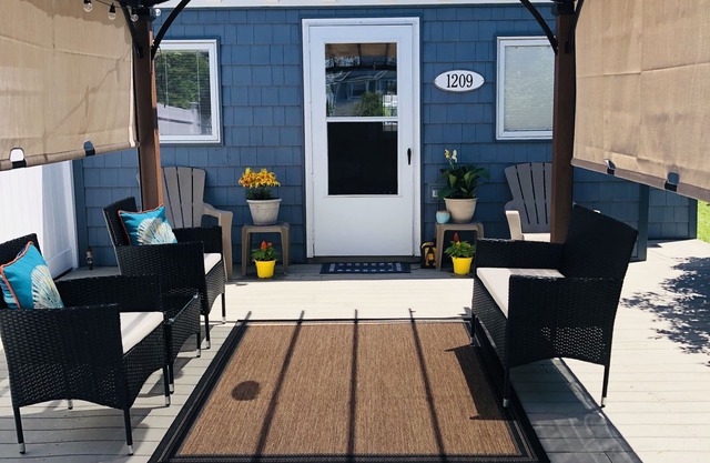 ¡Patio familiar XL completamente vallado para familias con pérgola y bar, área de picnic y ducha exterior!