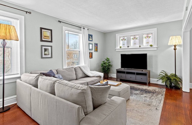 Para toda la familia, totalmente renovado 3BR Casa de lujo. Situado en el centro de St. Louis