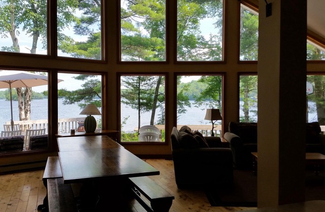 Muskoka - Family Friendly Granite Point Cottage