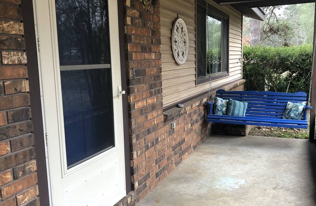 Family friendly home with easy lake access.
