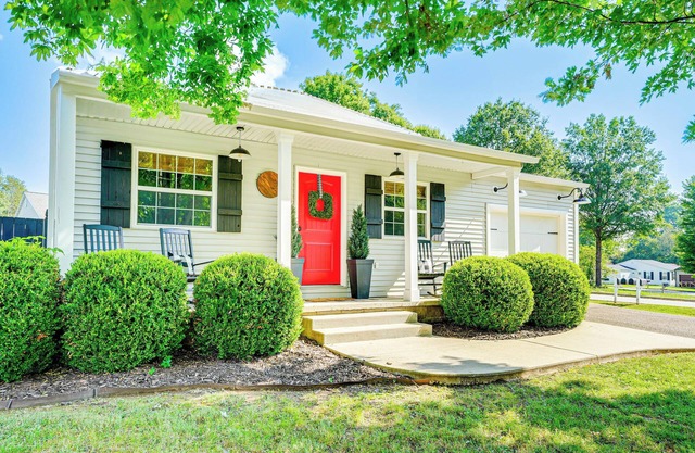 Family-Friendly Harrison Home: 33 Mi to Branson!