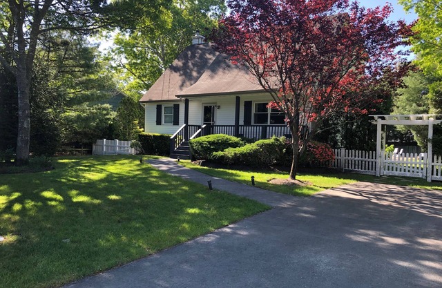 Hamptons House - Family Friendly, Pool, Playground, Near to all!