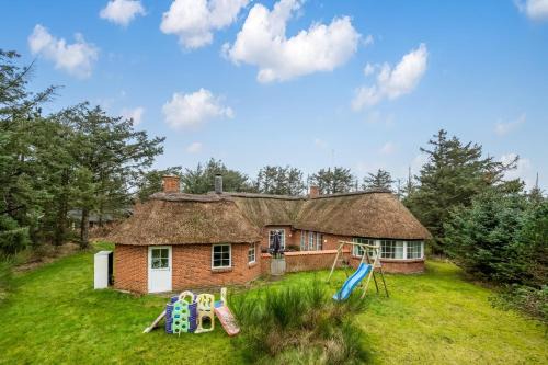 Family-Friendly Holiday Home With Pool And Spa Close To The North Sea