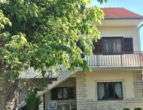Family friendly holiday home "Ana"