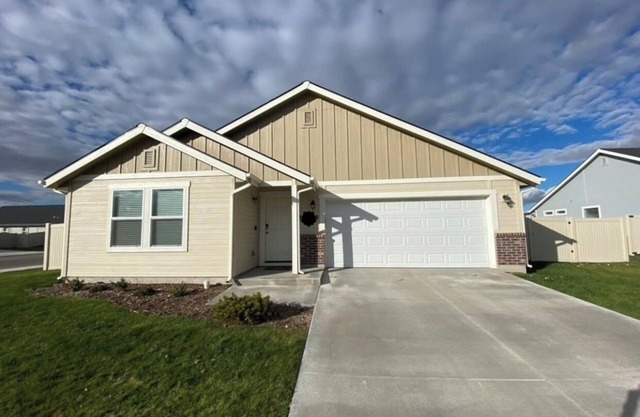 Family Friendly Home! Come Kick Back and Relax.