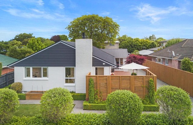 Family-Friendly, Home & Garden, 4BR, by Airport, Free Parking