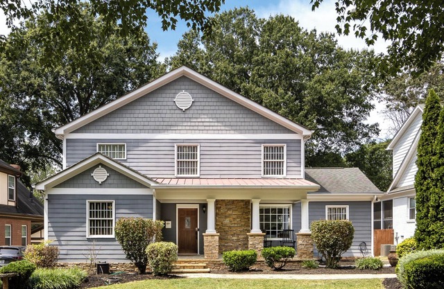Family Friendly home away from home! Only a 5 minute drive to Uptown Charlotte!
