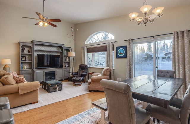 Family-friendly home with streaming, fireplace, & nearby activities - water view