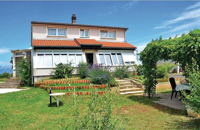 Family friendly house with a swimming pool Posedarje, Novigrad - 15785