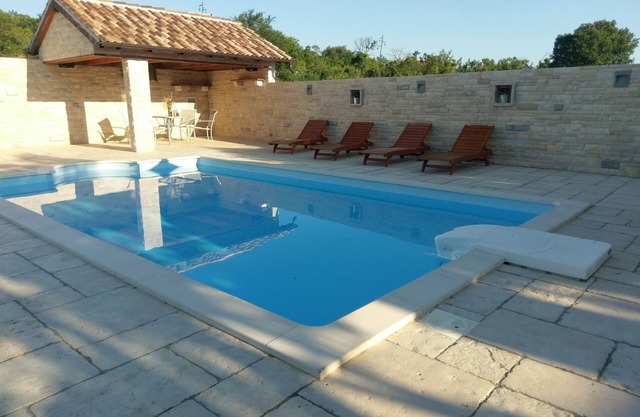 Casa familiar con piscina Popovici, Zagora (K-14074)